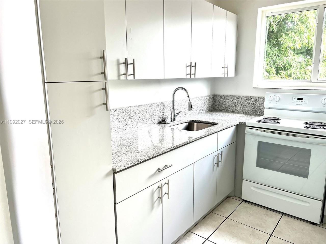 2121 Sw 4th St #2 - Photo 4 of 17