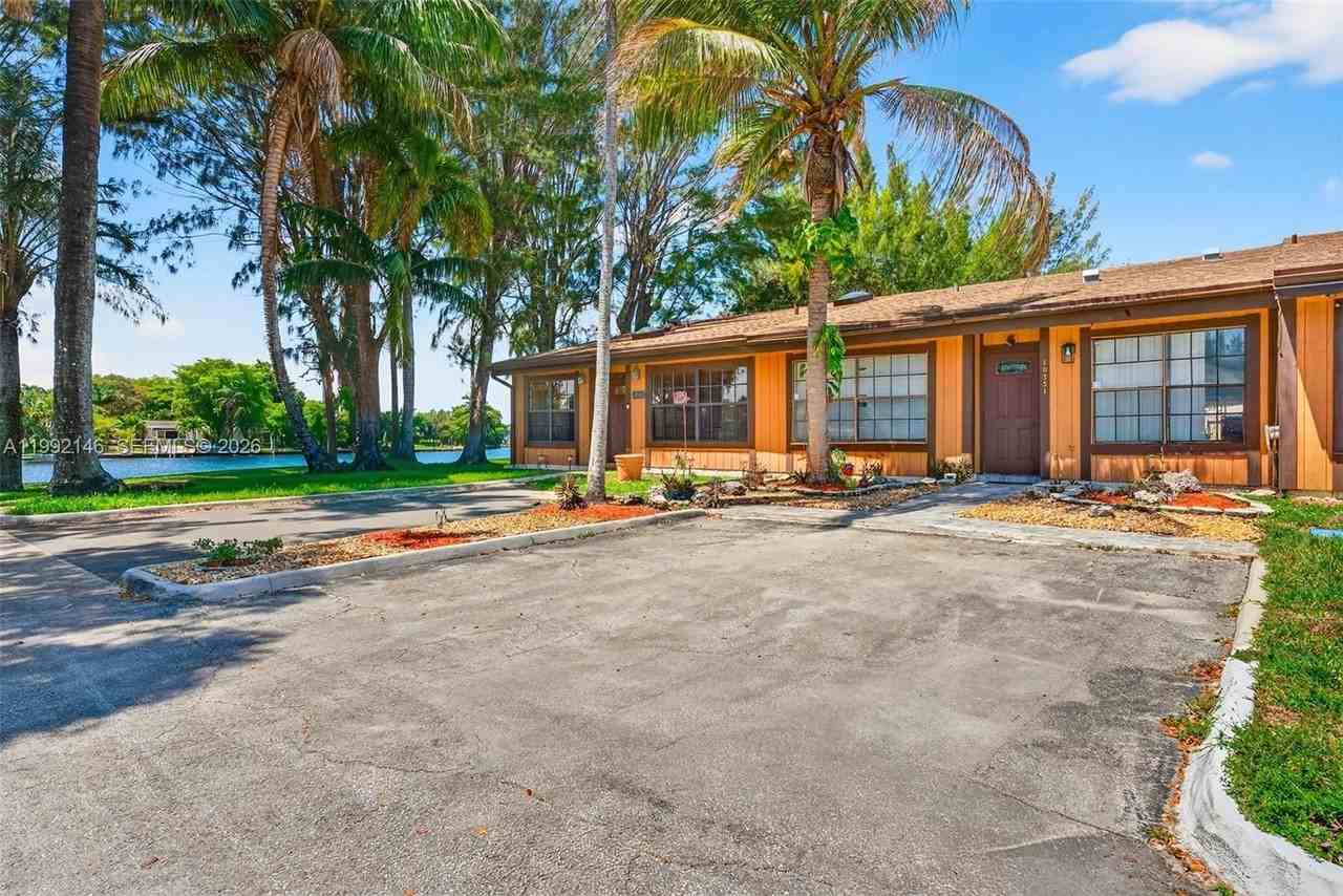 10351 Juniper Ct - Photo 2 of 27