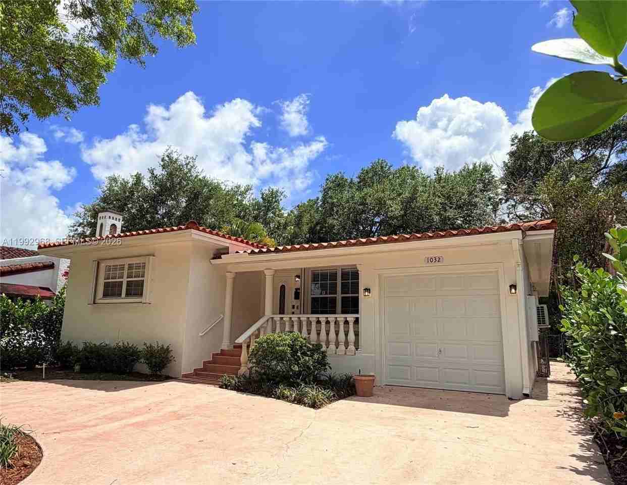 1032 Obispo Ave - Photo 3 of 20