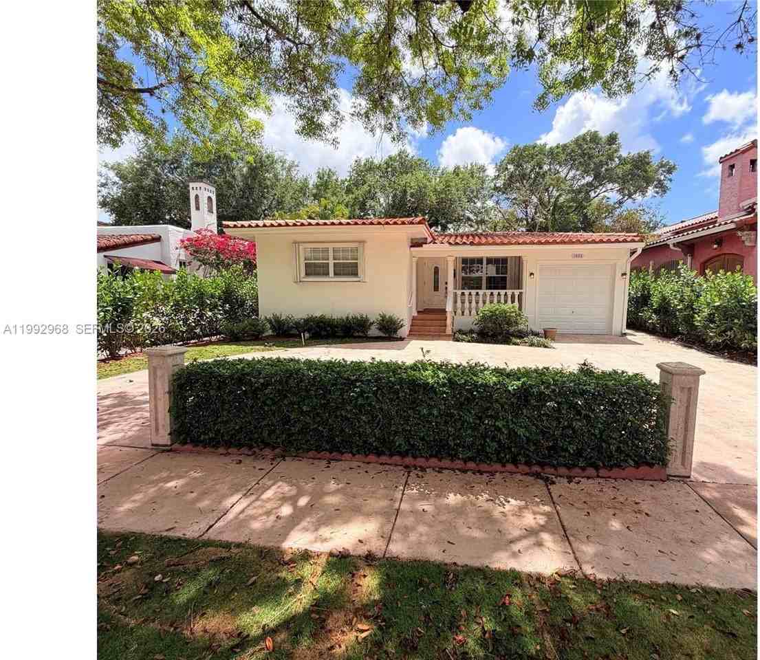 1032 Obispo Ave - Photo 4 of 20