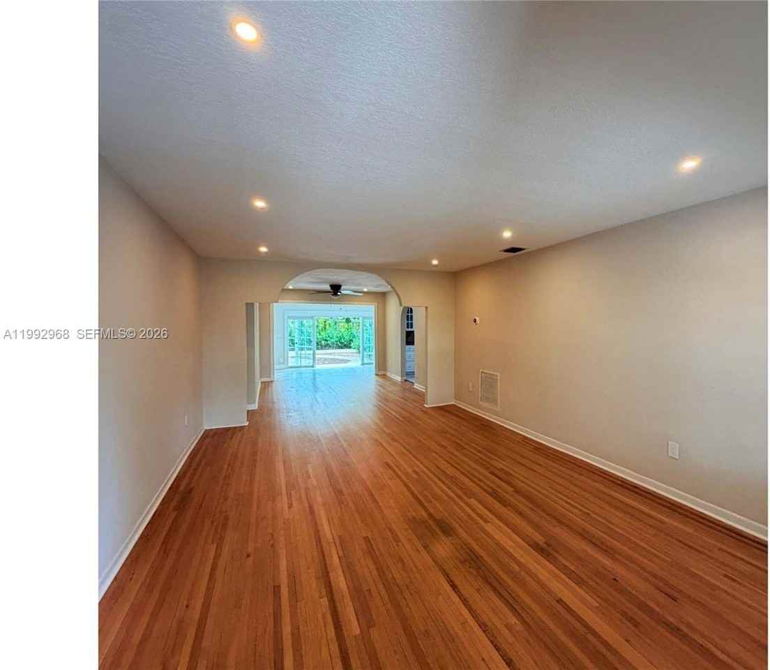 1032 Obispo Ave - Photo 6 of 20