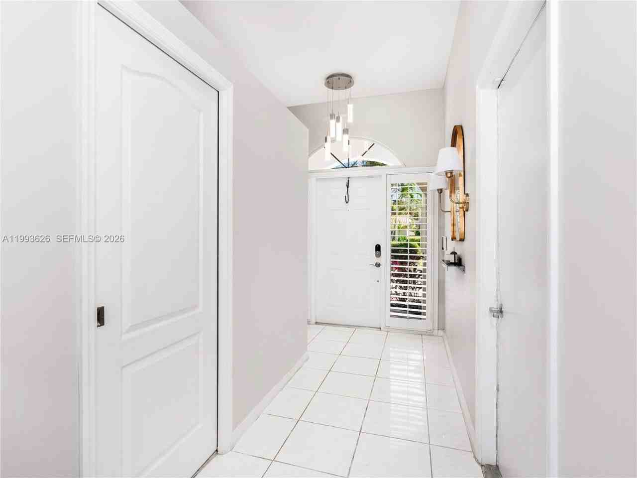 835 Ne 17th Way #835 - Photo 3 of 22