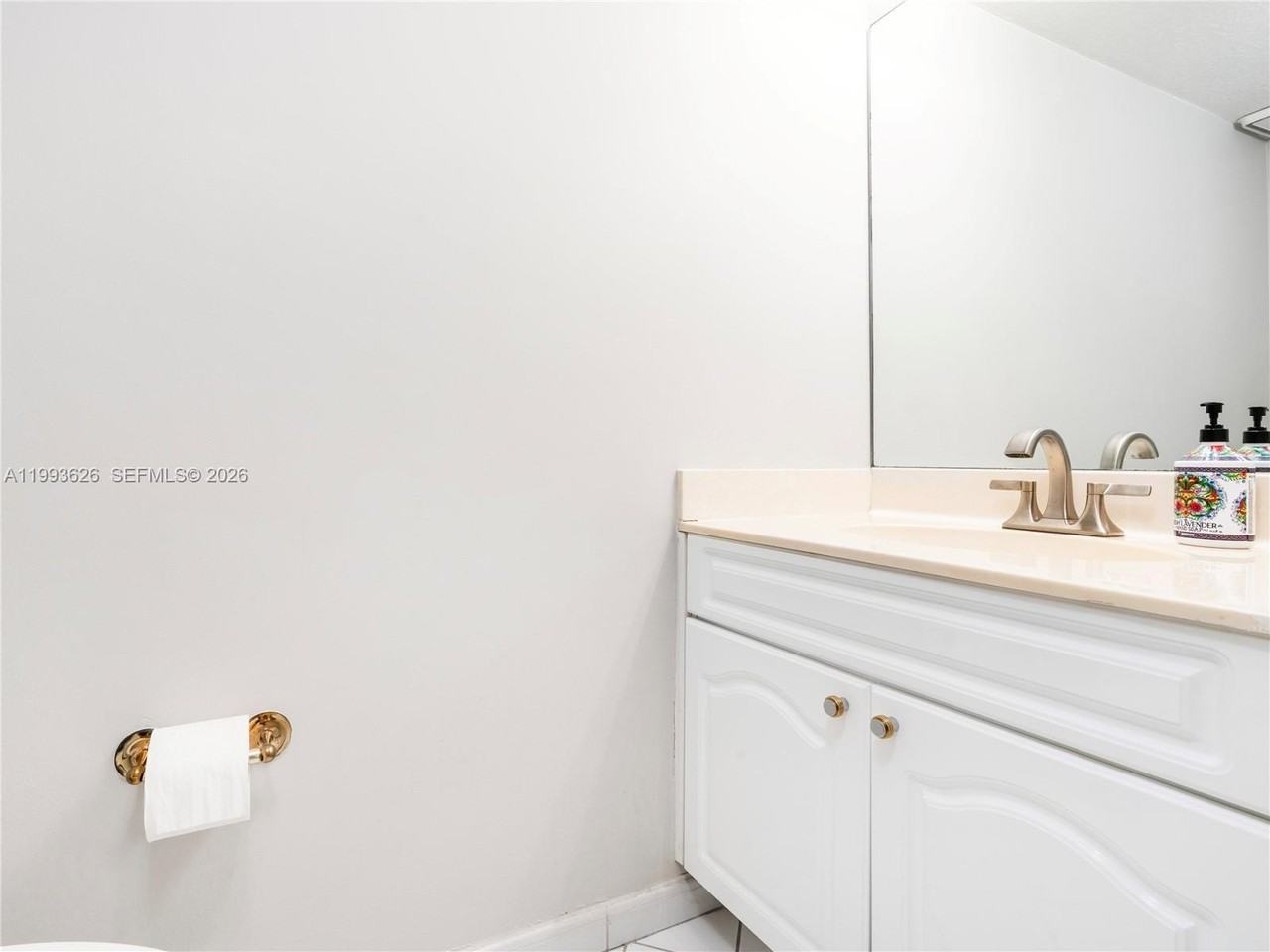 835 Ne 17th Way #835 - Photo 4 of 22