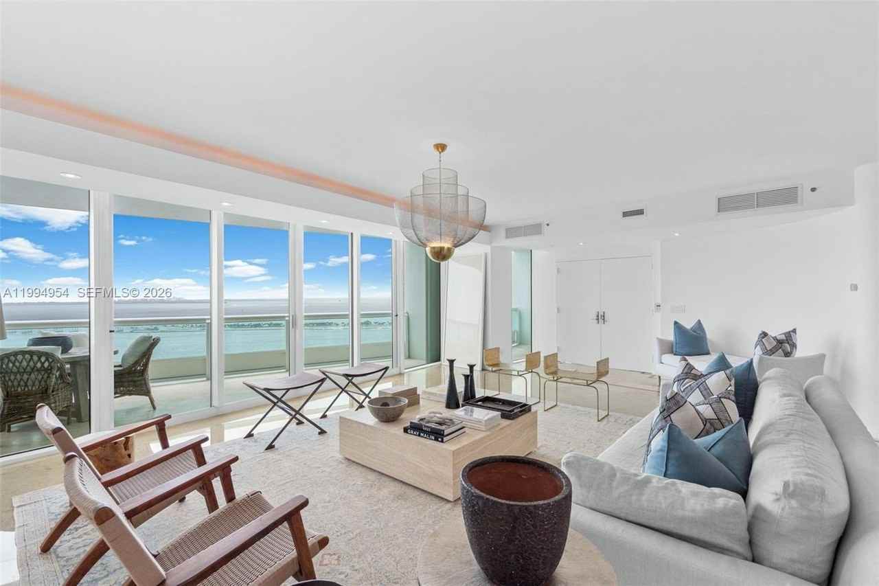 1643 Brickell Ave #2805