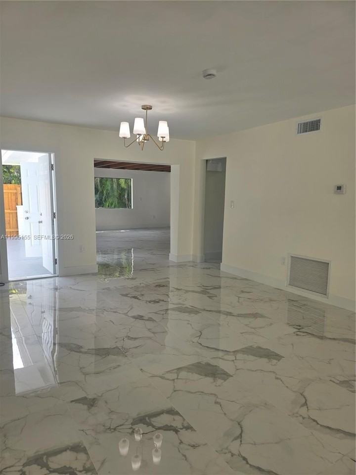 443 Nw 23rd Pl #0 - Photo 3 of 18