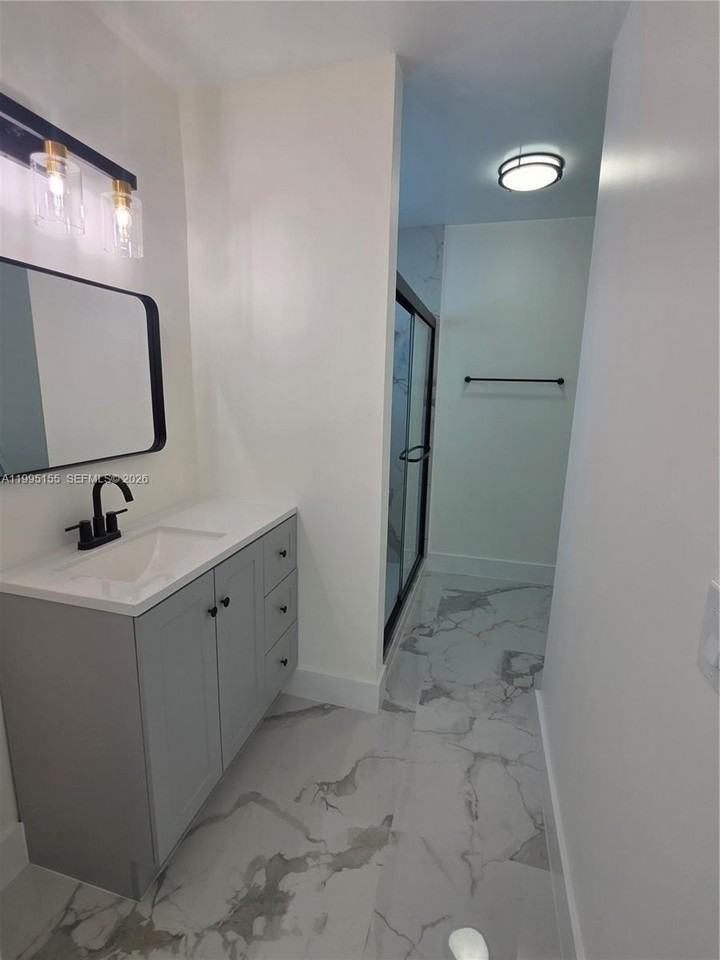 443 Nw 23rd Pl #0 - Photo 6 of 18