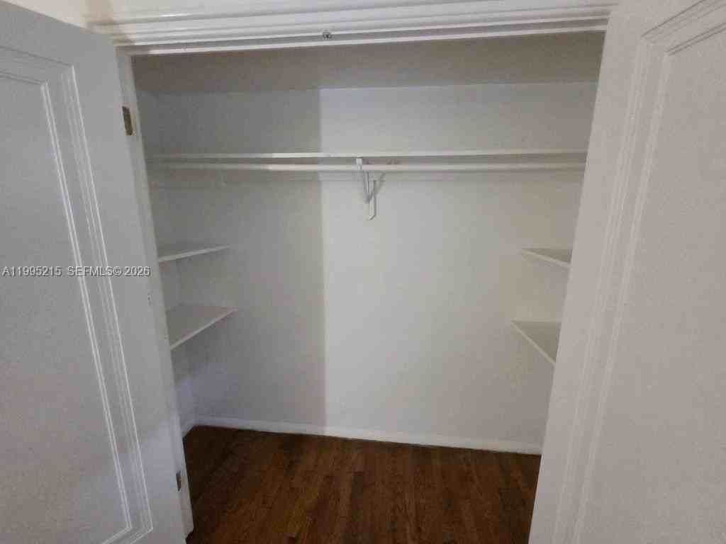 850 Jefferson Ave #5 - Photo 4 of 16