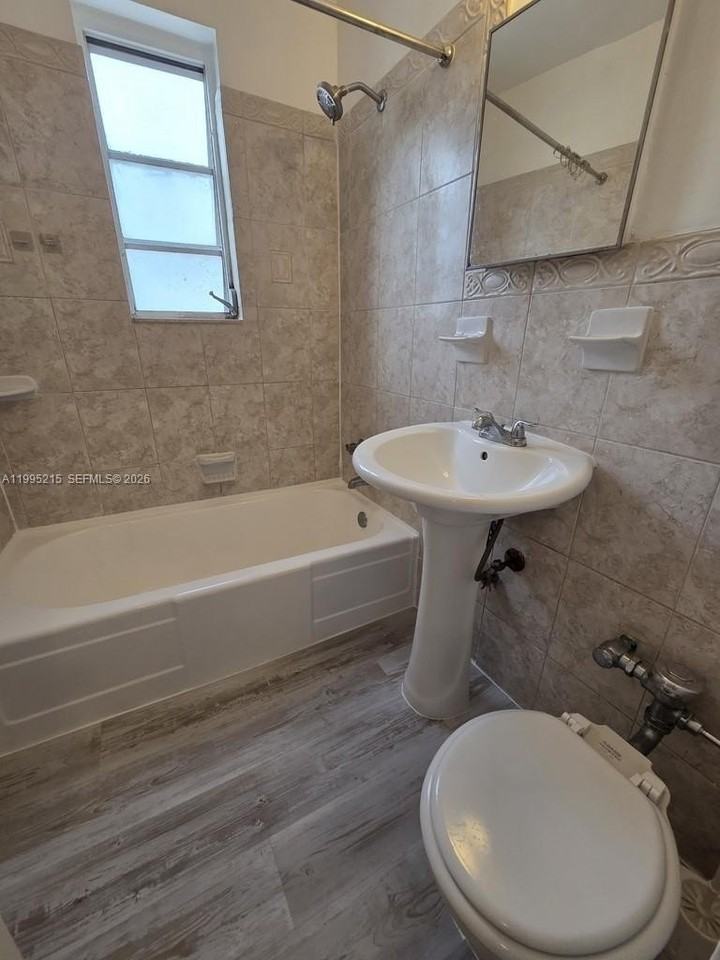 850 Jefferson Ave #5 - Photo 6 of 16