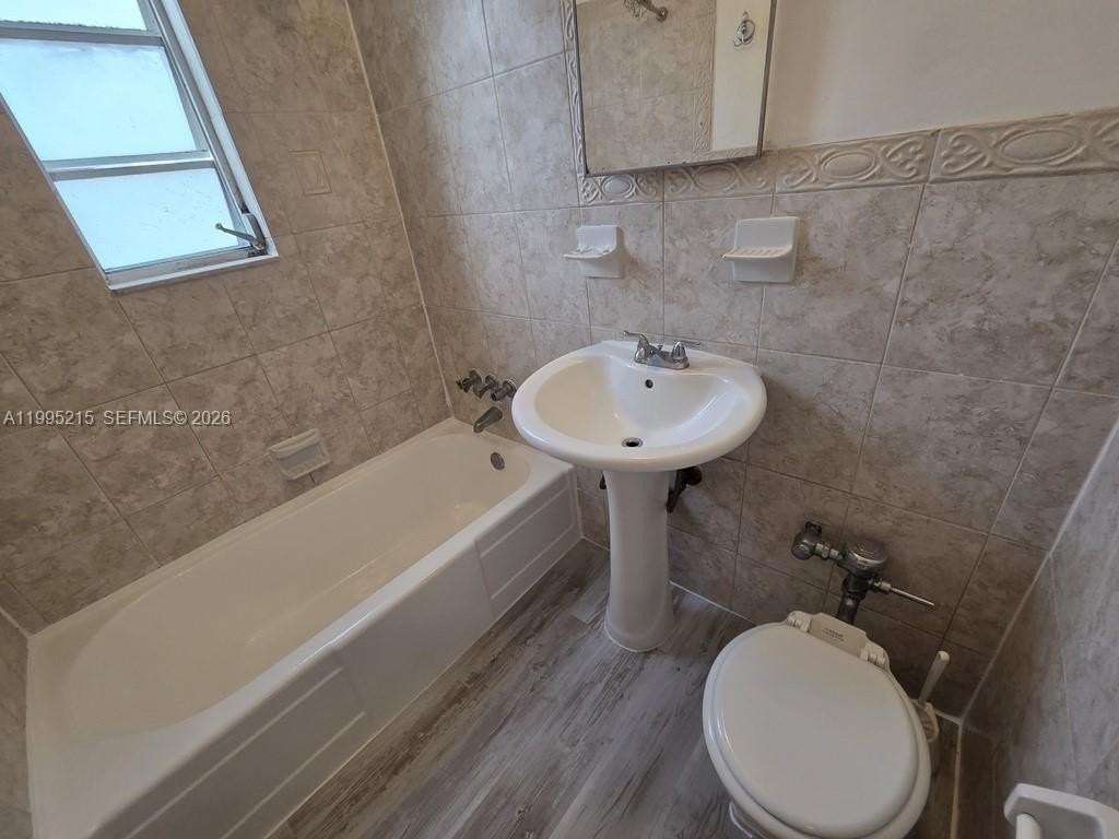 850 Jefferson Ave #5 - Photo 7 of 16