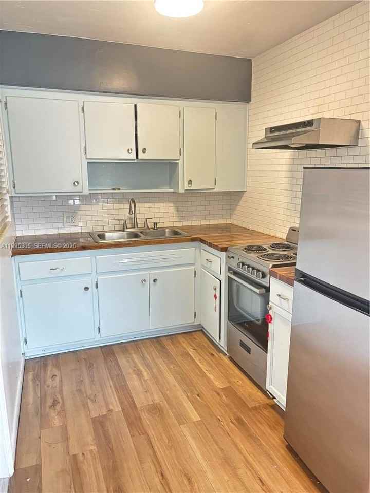 2951 Sw 23rd St #2 - Photo 4 of 7