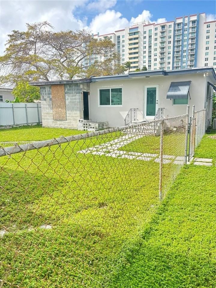 2951 Sw 23rd St #2 - Photo 7 of 7