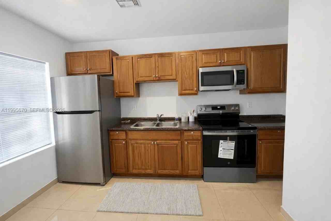 2155 Nw 28th St #0 - Photo 2 of 8