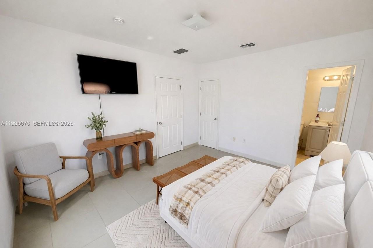 2155 Nw 28th St #0 - Photo 5 of 8