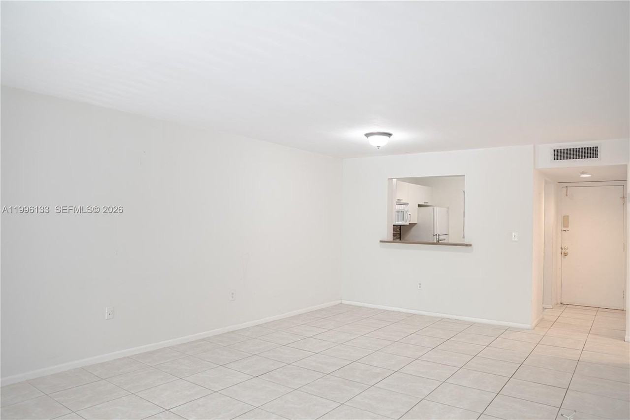 10865 Sw 112th Ave #203 - Photo 7 of 20