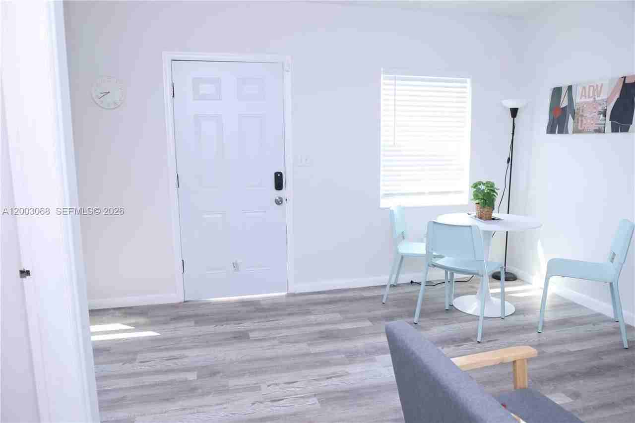 1109 Sw 37th Ave #1115 - Photo 2 of 13