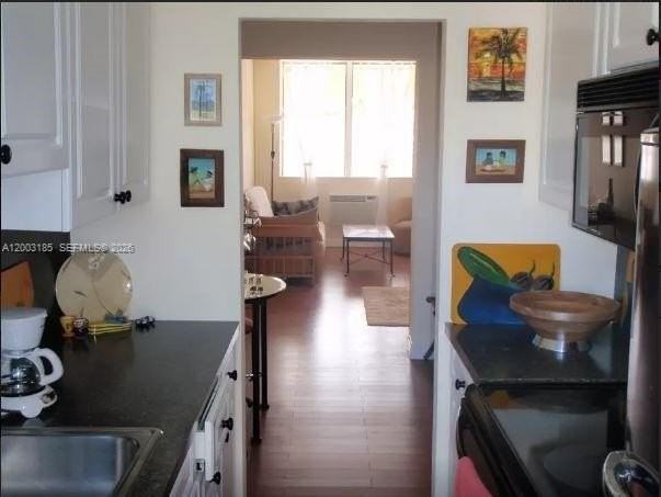 900 Euclid Ave #14 - Photo 2 of 13