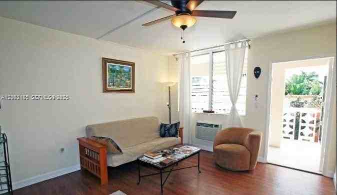 900 Euclid Ave #14 - Photo 4 of 13