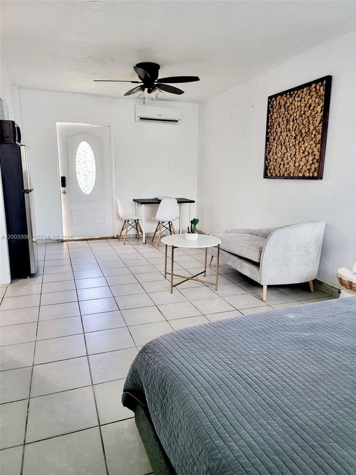 3405 W Lake Pl #1 - Photo 3 of 7