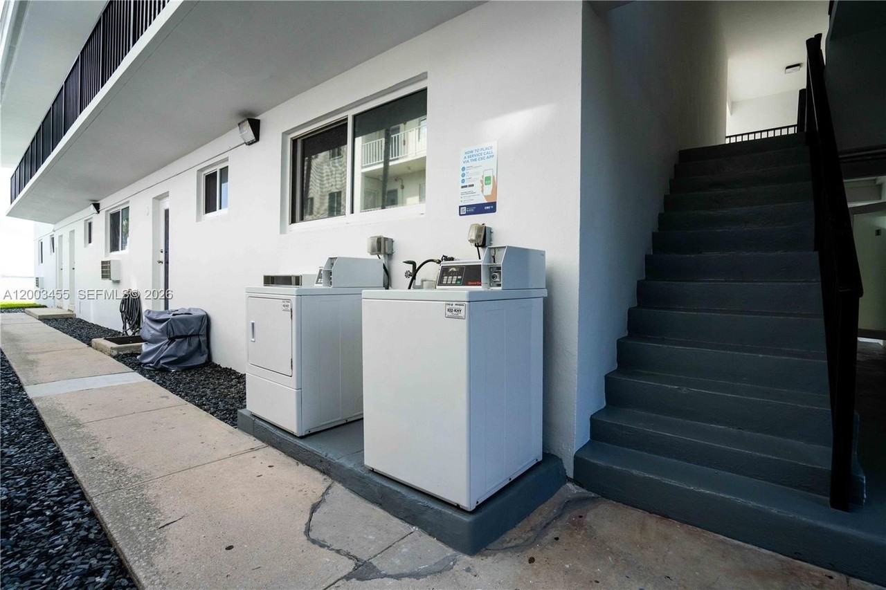 1750 S Treasure Dr #7 - Photo 4 of 5