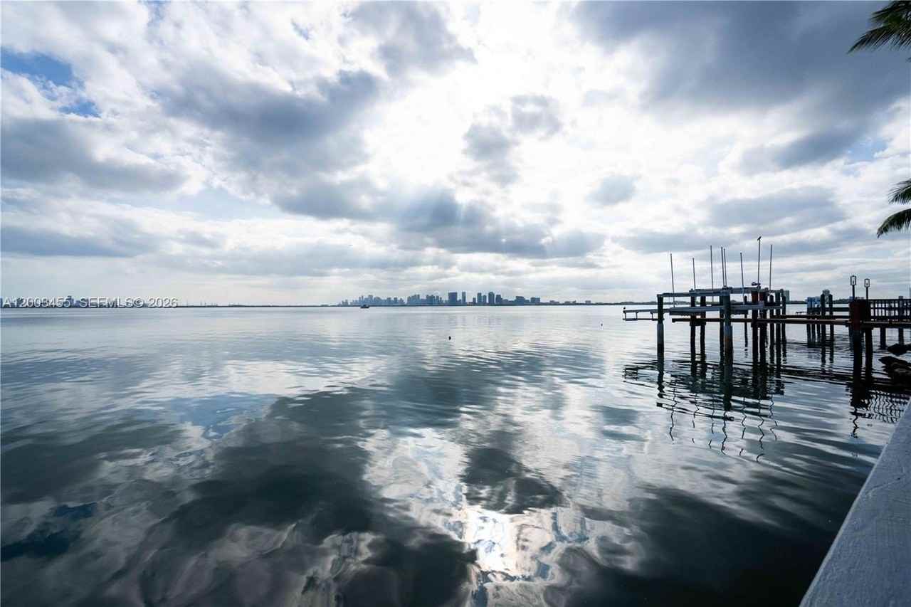 1750 S Treasure Dr #7 - Photo 5 of 5