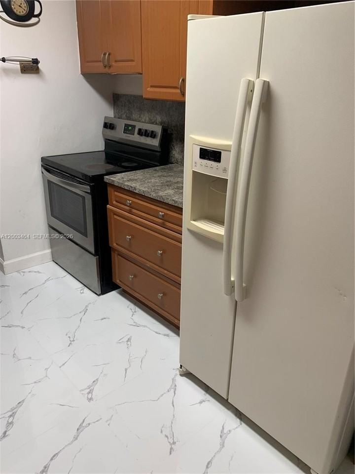 11710 Sw 181st Ter #0 - Photo 3 of 10