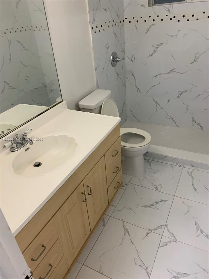 11710 Sw 181st Ter #0 - Photo 6 of 10