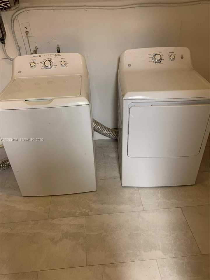 11710 Sw 181st Ter #0 - Photo 7 of 10