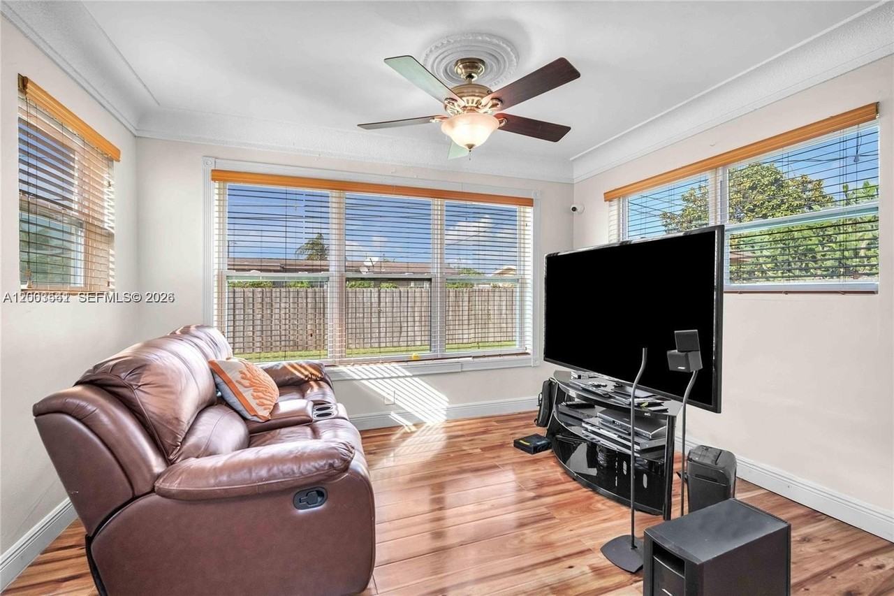 2825 Sw 5th St - Photo 3 of 25