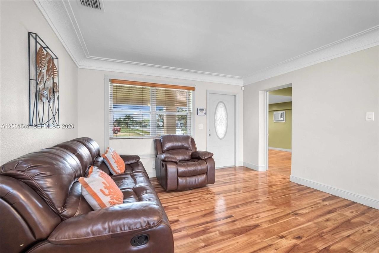 2825 Sw 5th St - Photo 5 of 25