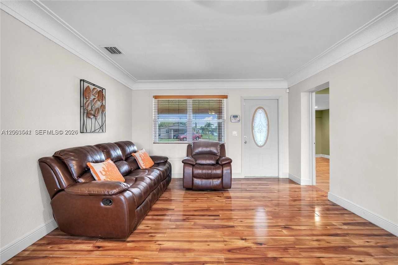 2825 Sw 5th St - Photo 6 of 25