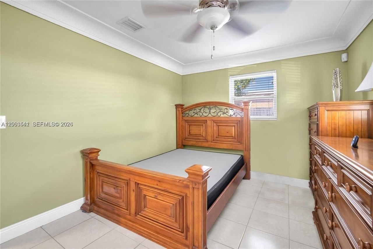 2825 Sw 5th St - Photo 7 of 25