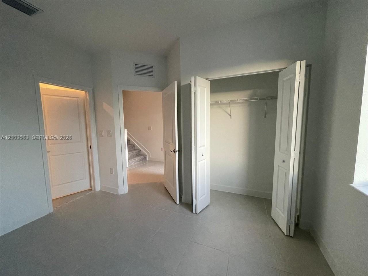 813 Ne 211th St - Photo 7 of 15