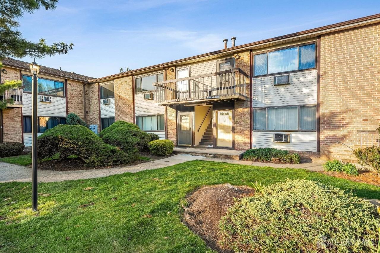 128 Cricket Ln - Photo 2 of 24