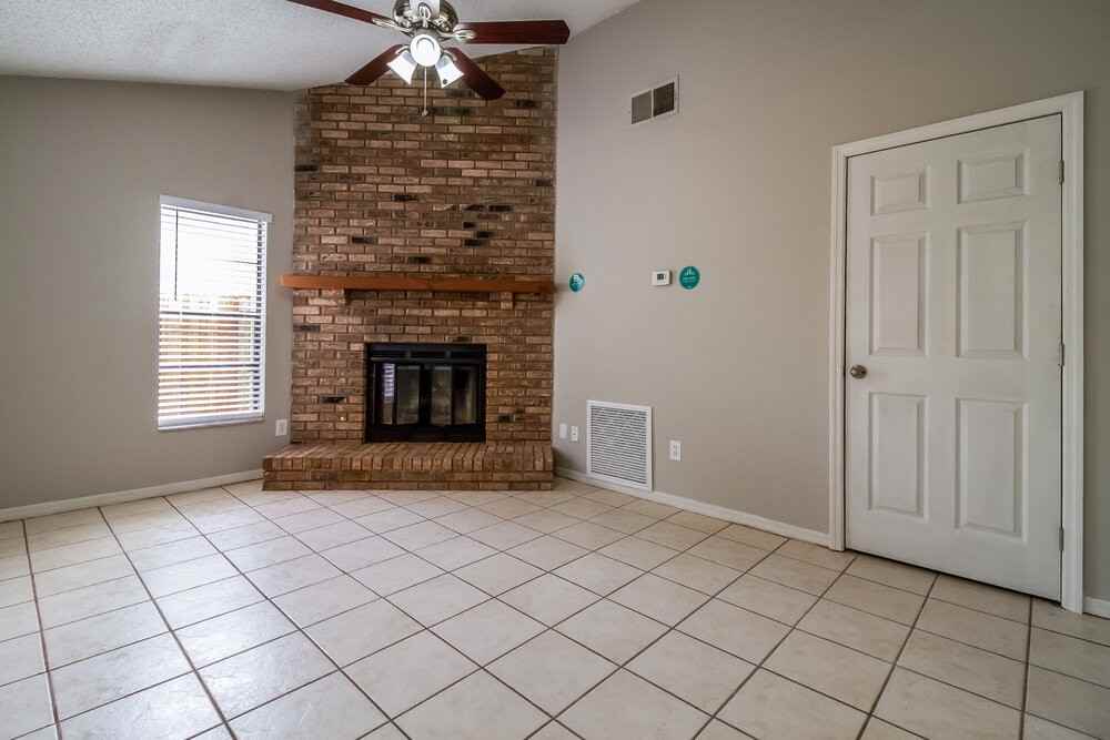 9619 Bandelier Dr - Photo 4 of 15