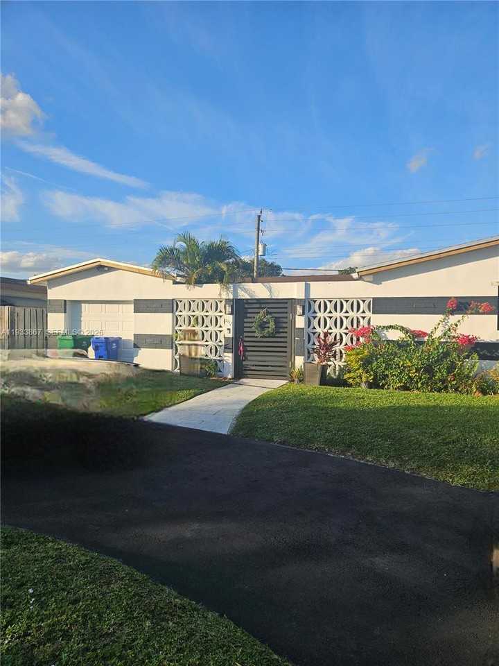 7817 Fairway Boulevard #0 - Photo 7 of 9