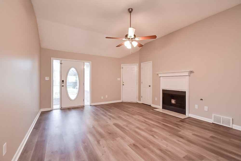 1928 Thomas St - Photo 3 of 16