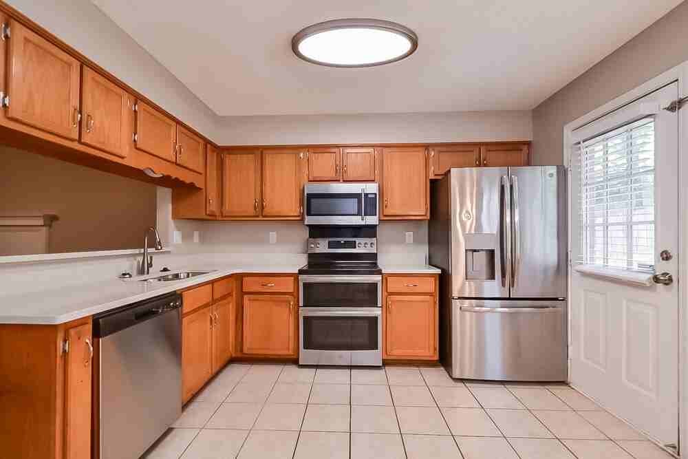 1928 Thomas St - Photo 6 of 16