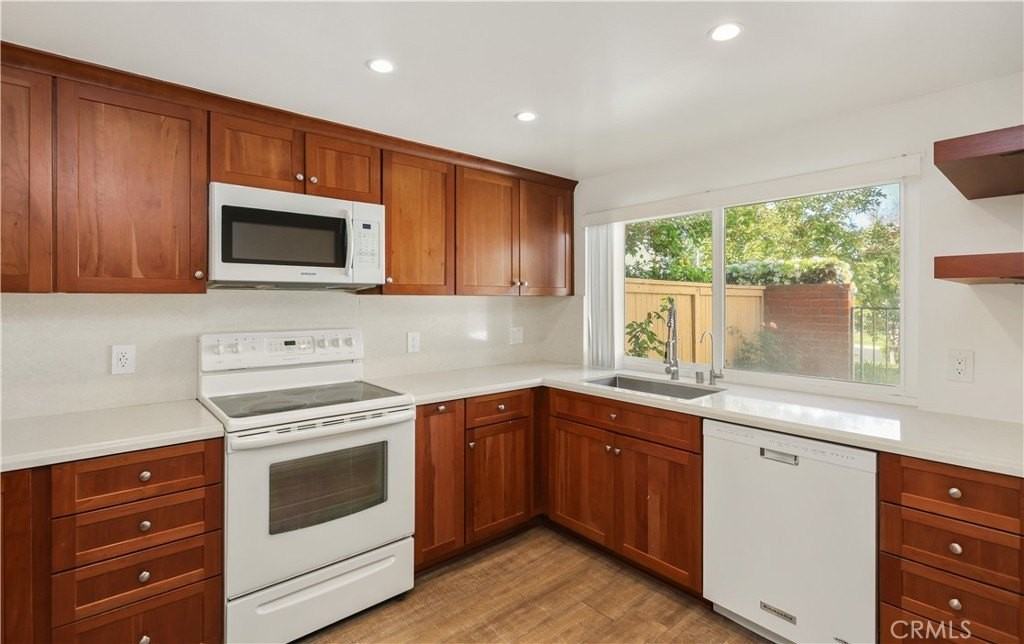 5136 Thorn Tree Ln - Photo 4 of 36