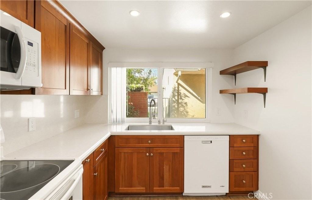 5136 Thorn Tree Ln - Photo 6 of 36