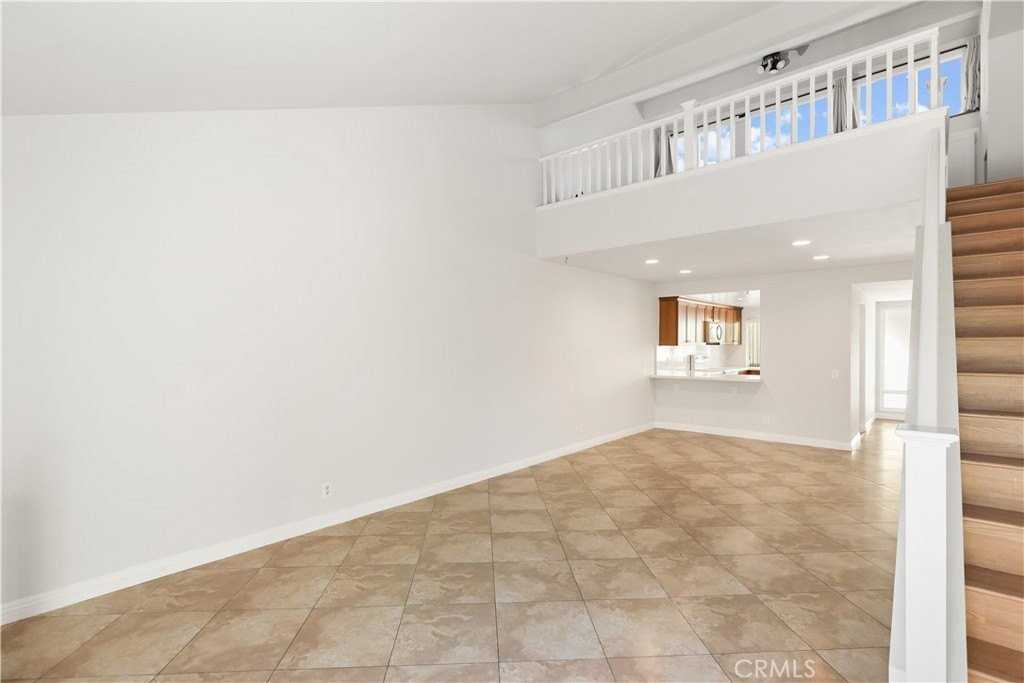 5136 Thorn Tree Ln - Photo 7 of 36