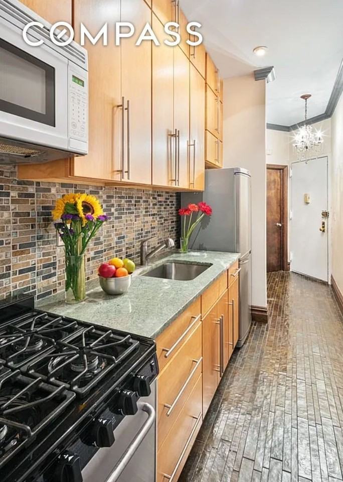 442 Amsterdam Ave #3B - Photo 3 of 6