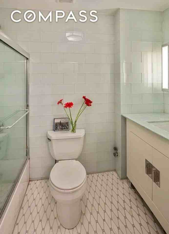 442 Amsterdam Ave #3B - Photo 4 of 6