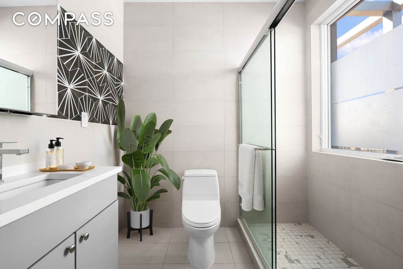 492 Kings Hwy #5A - Photo 5 of 7