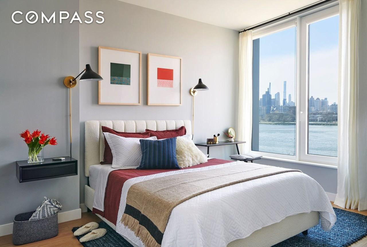 3077 Vernon Blvd #413W - Photo 3 of 9