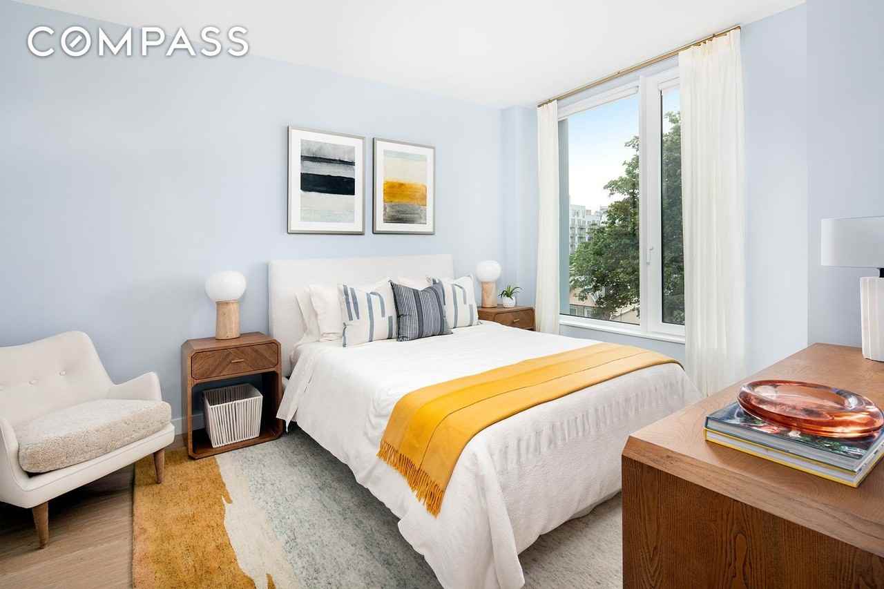 3077 Vernon Blvd #413W - Photo 5 of 9