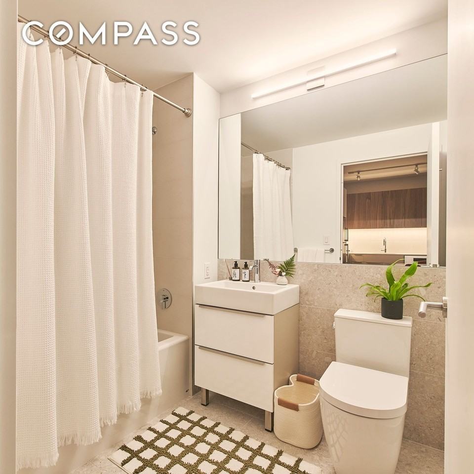 3077 Vernon Blvd #413W - Photo 6 of 9