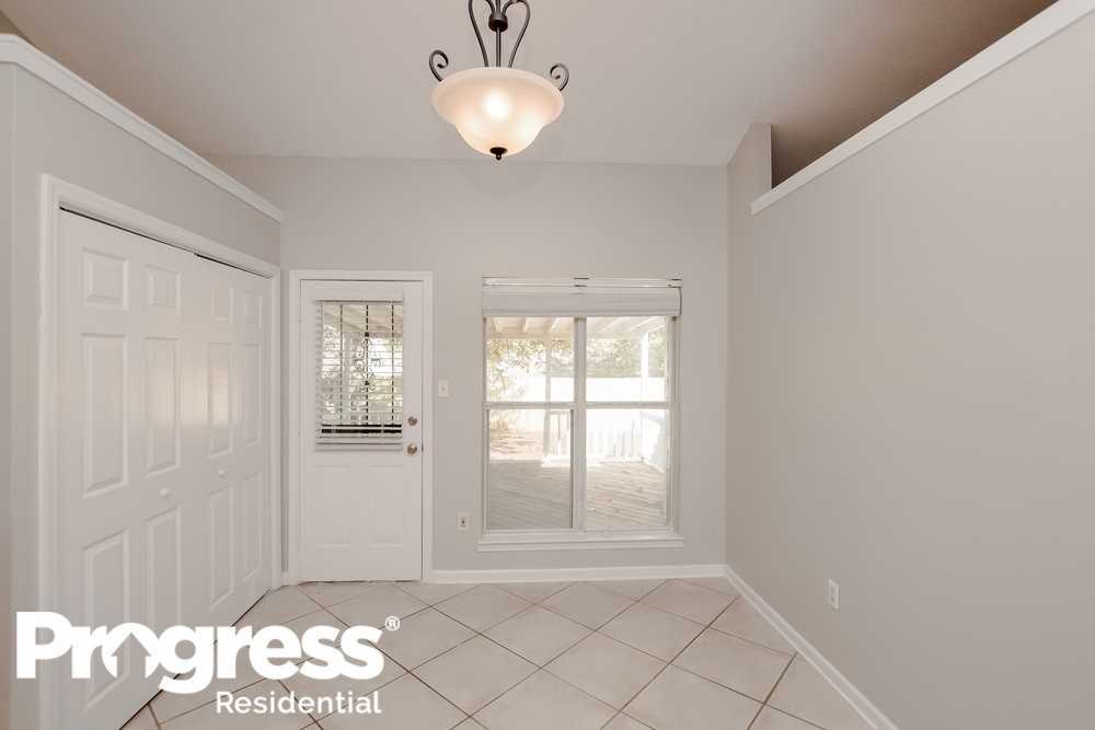 10378 Yates Dr - Photo 4 of 15