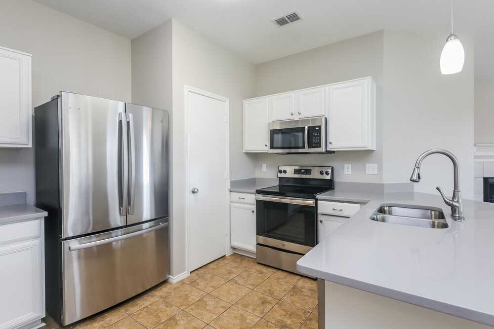 1016 Winding Crk - Photo 7 of 16