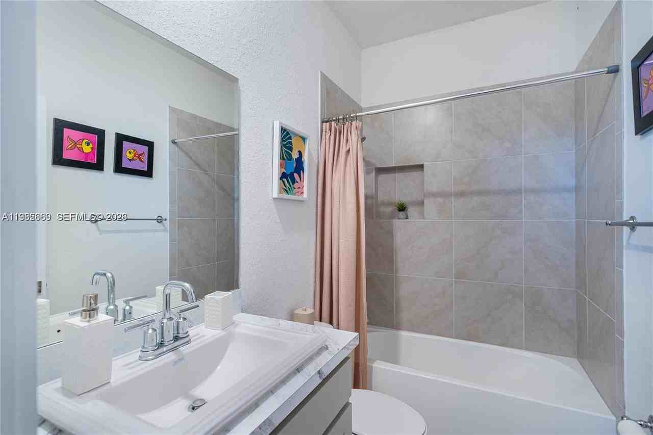 495 Northeast 5th Lane - Photo 3 of 26