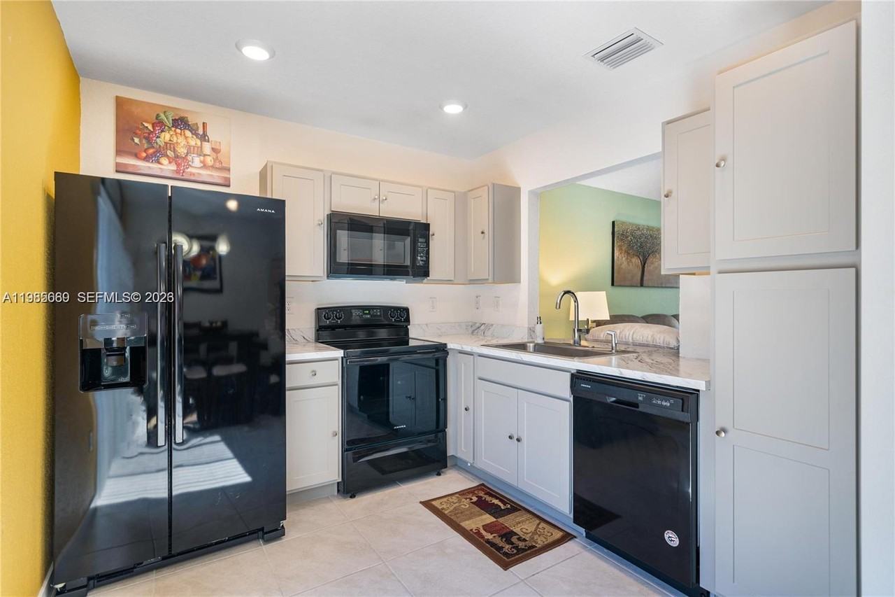 495 Northeast 5th Lane - Photo 6 of 26